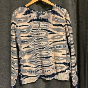 Cute sweatshirt with zipper detail on back